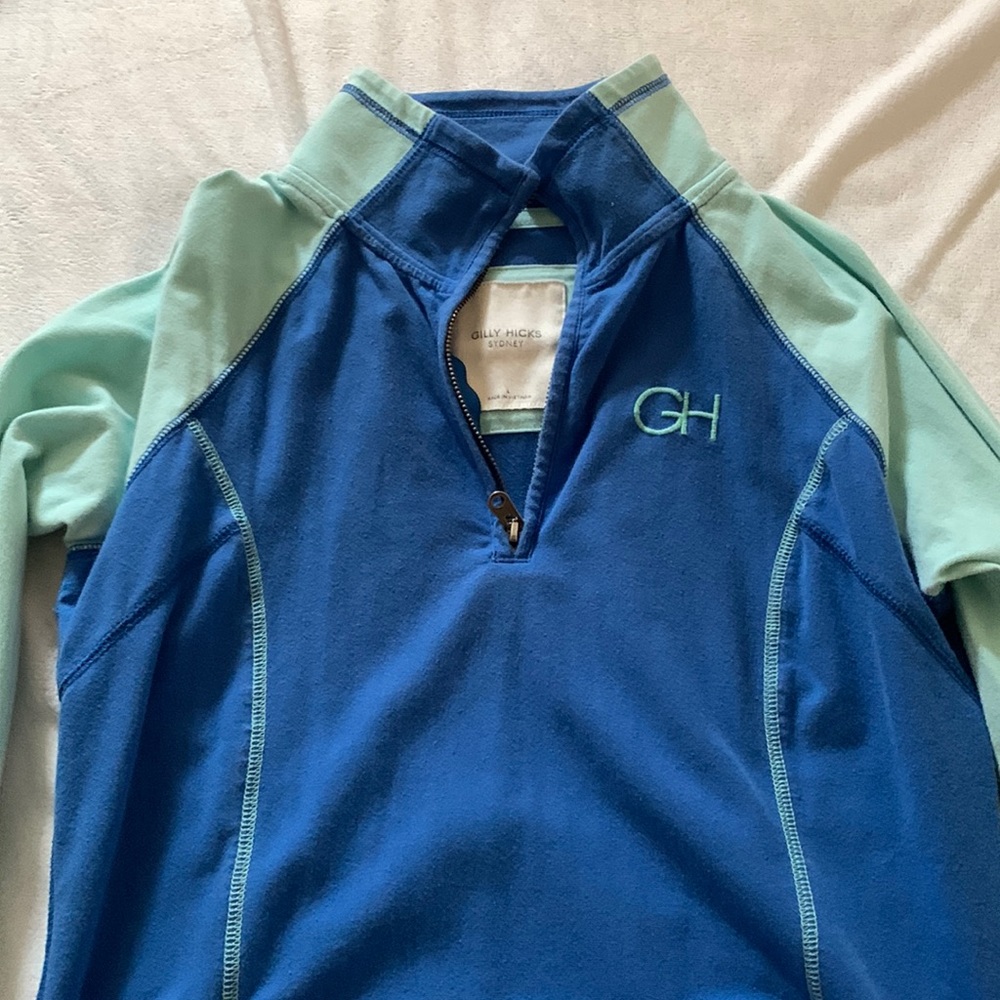 Gilly Hicks long sleeve pull over w pockets